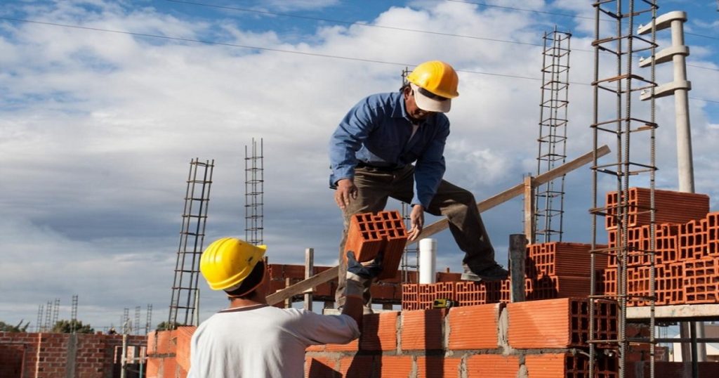 Obra pública: el Gobierno amplía títulos para cancelar deudas con contratistas
